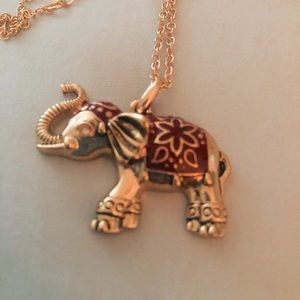 🧡NWOT gold tone & burgundy elephant necklace